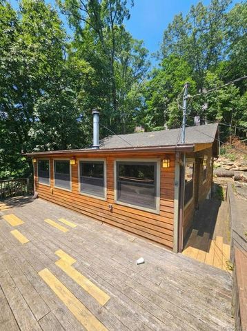 211 Brook Trail, Greenwood Lake, NY 10925