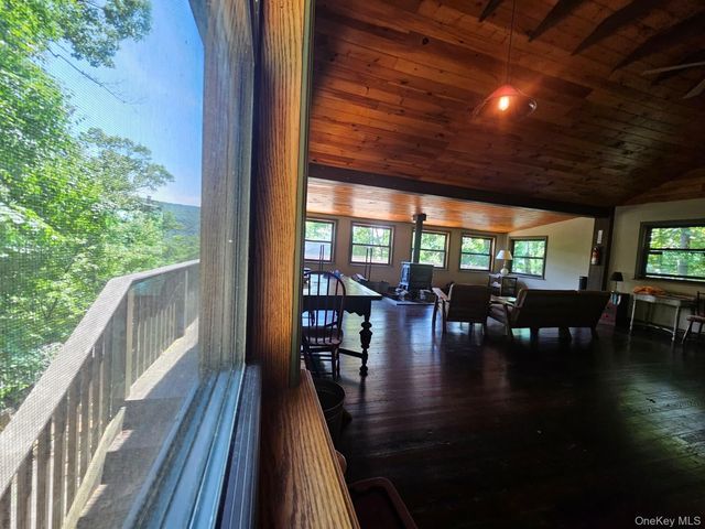 211 Brook Trail, Greenwood Lake, NY 10925