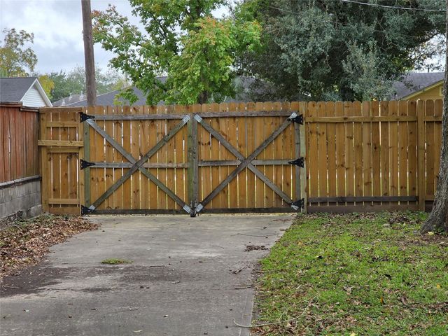 12417 Dumas Street, Houston, TX 77034