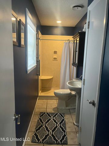 4221 Londontown Road, Pascagoula, MS 39581