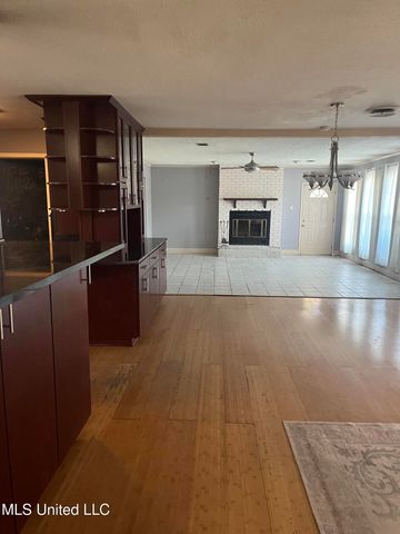 4221 Londontown Road, Pascagoula, MS 39581