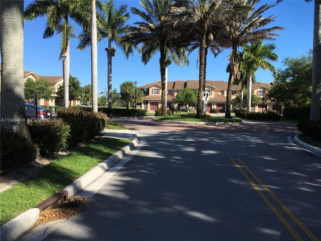 3338 Lakeside Dr 50, Davie, FL 33328