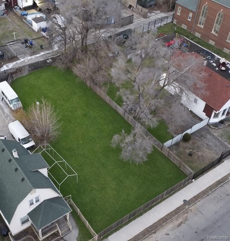 8774 Chamberlain Street, Detroit, MI 48209