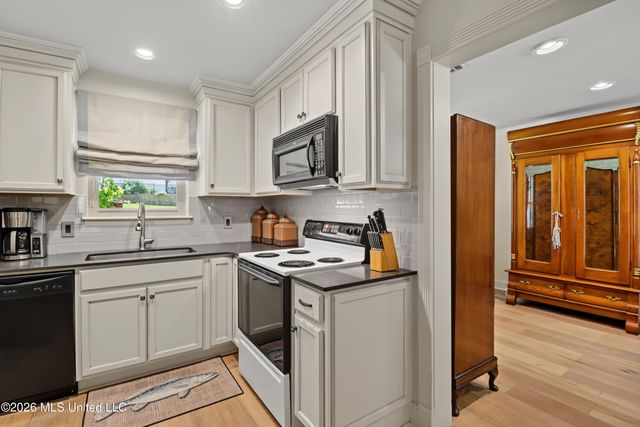 6645 Golf Club Drive, Diamondhead, MS 39525
