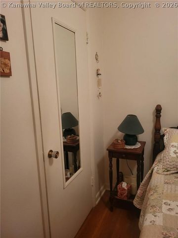 32 2ND Street W, St Albans, WV 25177