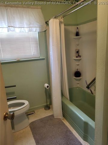 32 2ND Street W, St Albans, WV 25177