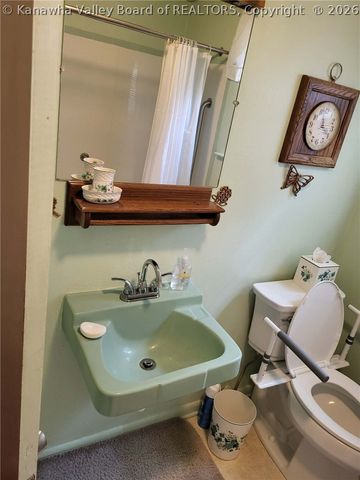 32 2ND Street W, St Albans, WV 25177