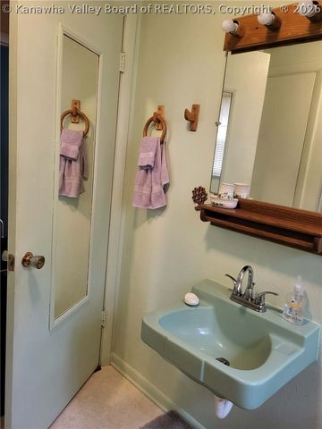 32 2ND Street W, St Albans, WV 25177