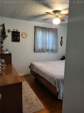 32 2ND Street W, St Albans, WV 25177