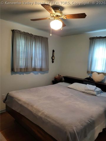 32 2ND Street W, St Albans, WV 25177