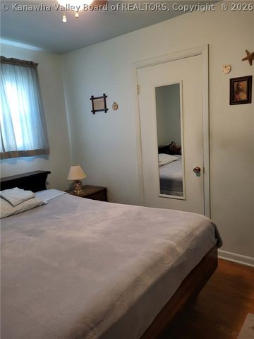 32 2ND Street W, St Albans, WV 25177