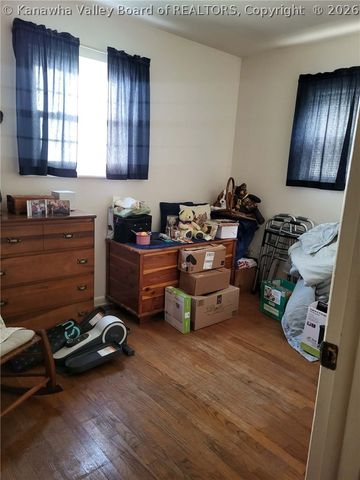 32 2ND Street W, St Albans, WV 25177