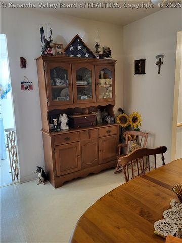 32 2ND Street W, St Albans, WV 25177