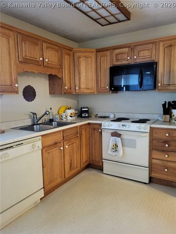 32 2ND Street W, St Albans, WV 25177