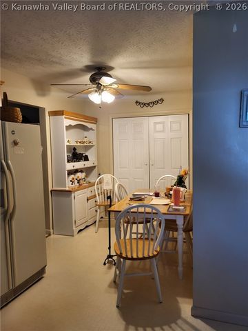 32 2ND Street W, St Albans, WV 25177