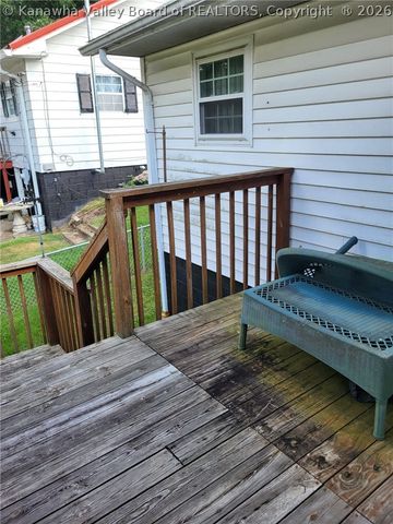 32 2ND Street W, St Albans, WV 25177