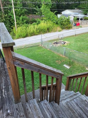 32 2ND Street W, St Albans, WV 25177