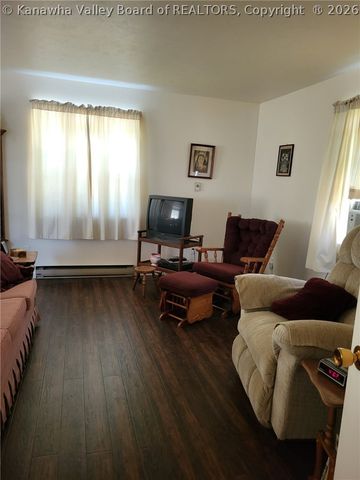 32 2ND Street W, St Albans, WV 25177