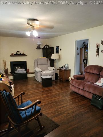 32 2ND Street W, St Albans, WV 25177