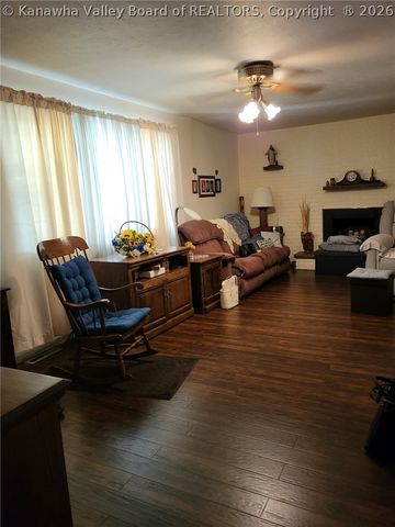 32 2ND Street W, St Albans, WV 25177