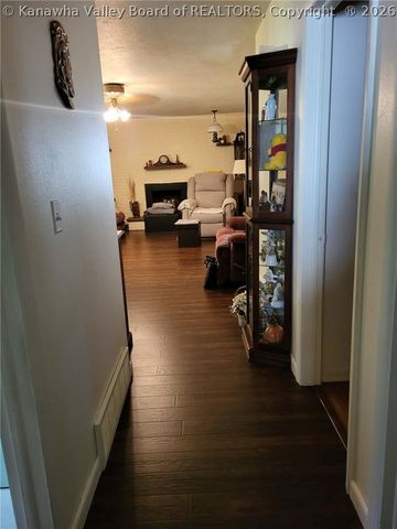 32 2ND Street W, St Albans, WV 25177