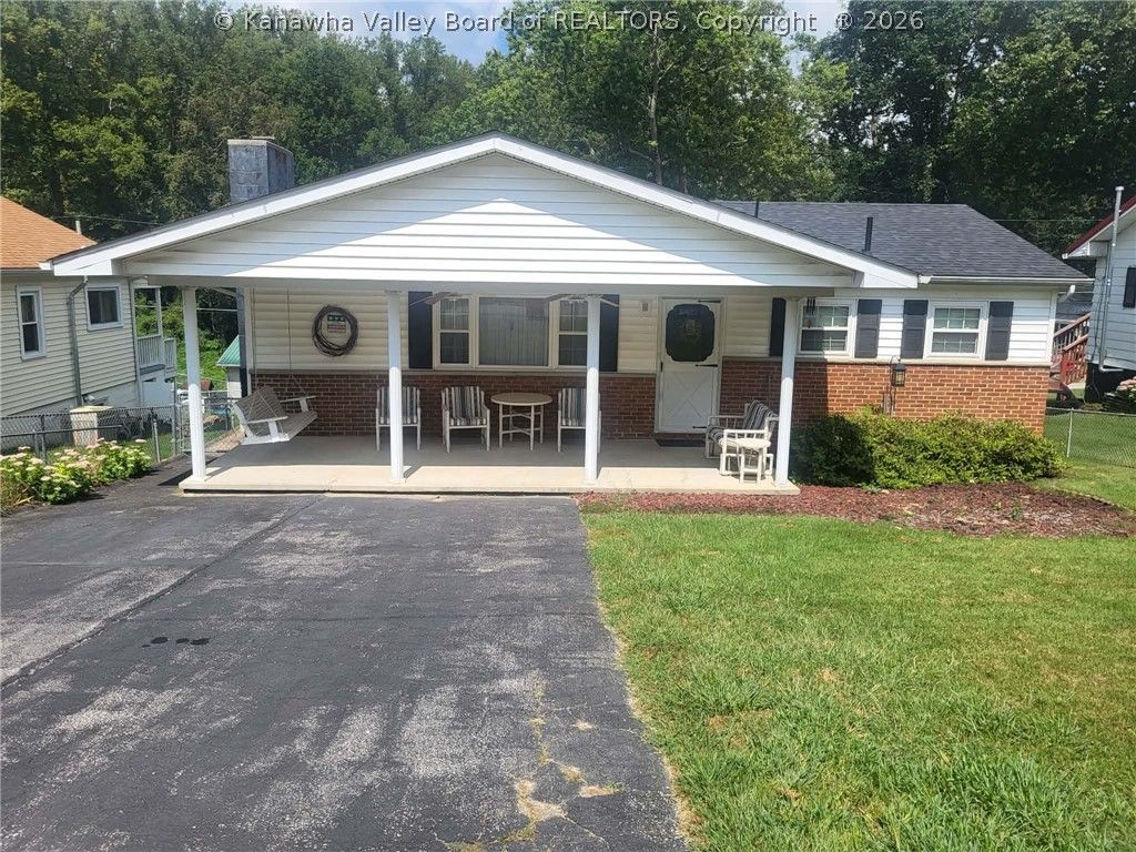 32 2ND Street W, St Albans, WV 25177