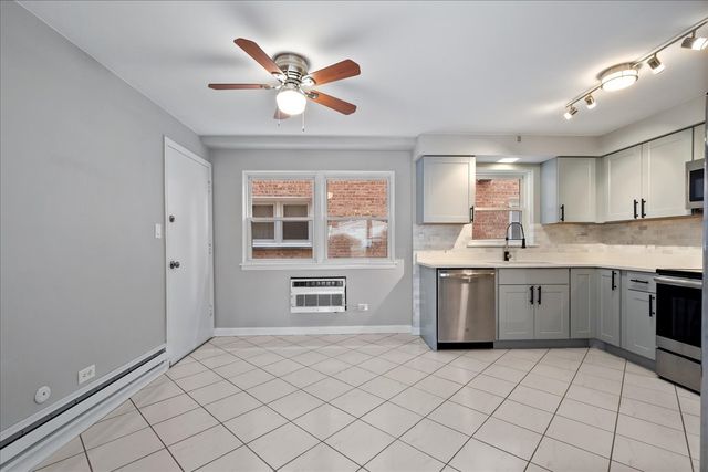 5236 N Potawatomie Street 101, Chicago, IL 60656