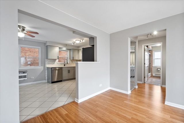 5236 N Potawatomie Street 101, Chicago, IL 60656