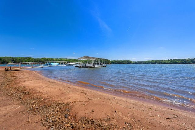 318 Foxy Lane, Martin, GA 30557