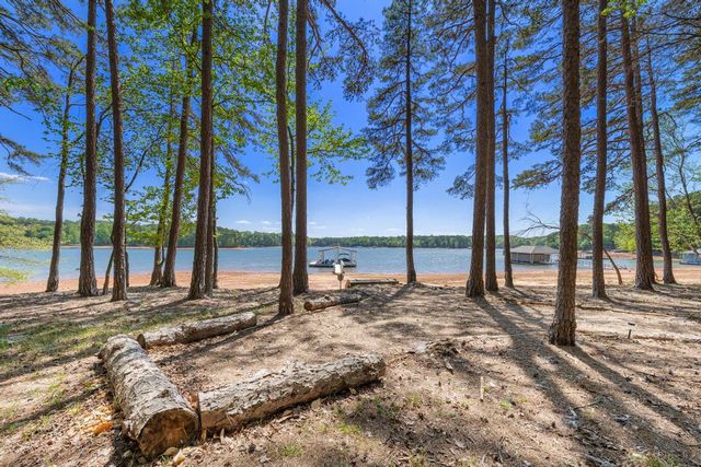 318 Foxy Lane, Martin, GA 30557
