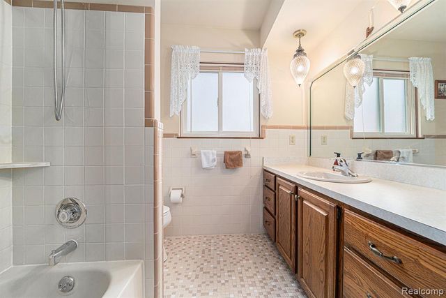 48796 Palmyra Drive, Shelby Twp, MI 48317