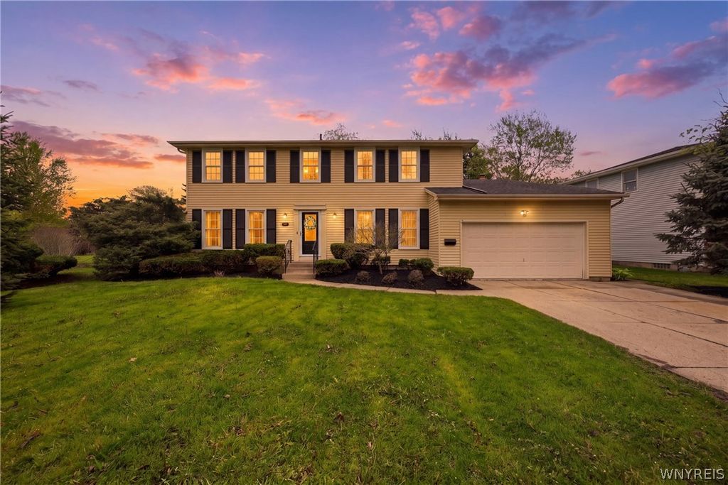 169 Presidents Walk, Amherst, NY 14221