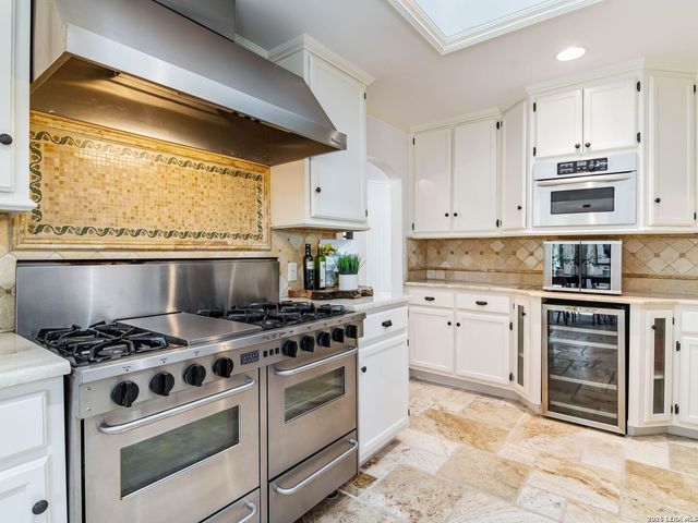 1109 Wiltshire Ave, Terrell Hills, TX 78209