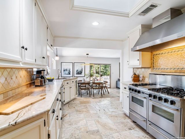 1109 Wiltshire Ave, Terrell Hills, TX 78209