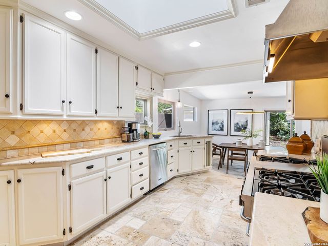 1109 Wiltshire Ave, Terrell Hills, TX 78209