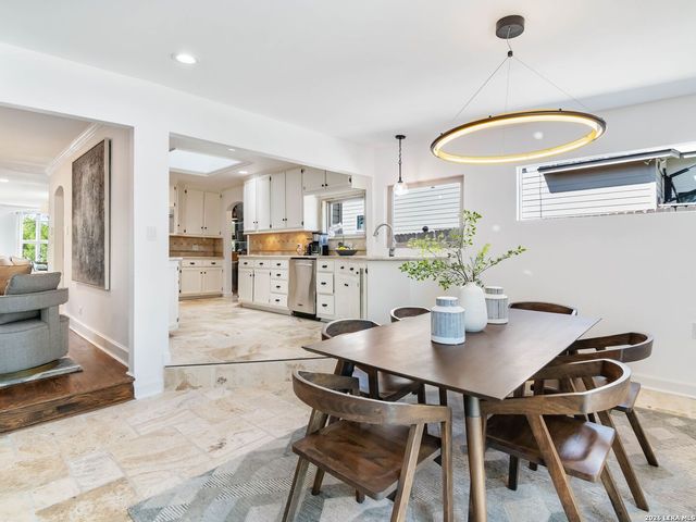 1109 Wiltshire Ave, Terrell Hills, TX 78209