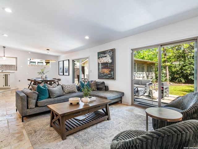 1109 Wiltshire Ave, Terrell Hills, TX 78209