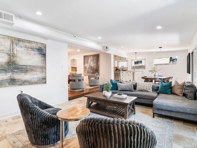 1109 Wiltshire Ave, Terrell Hills, TX 78209