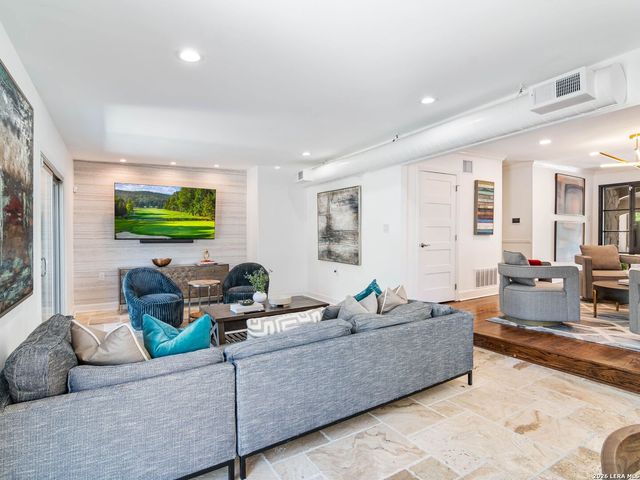 1109 Wiltshire Ave, Terrell Hills, TX 78209