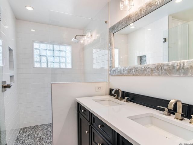 1109 Wiltshire Ave, Terrell Hills, TX 78209