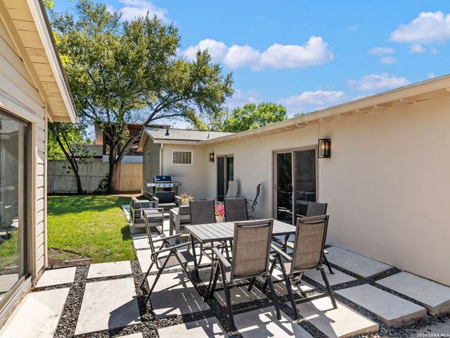 1109 Wiltshire Ave, Terrell Hills, TX 78209