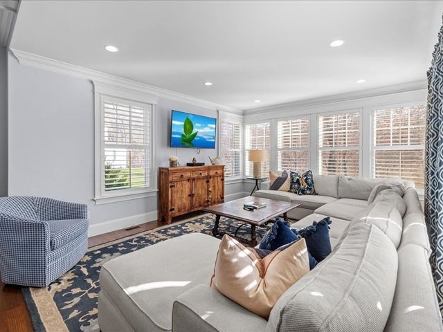 109 Thompson Ave, Westwood, MA 02090