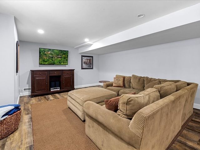 109 Thompson Ave, Westwood, MA 02090