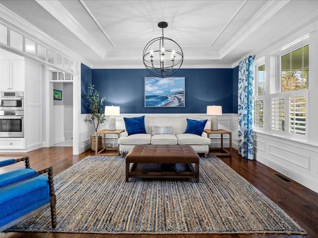 109 Thompson Ave, Westwood, MA 02090