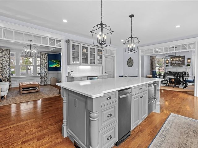 109 Thompson Ave, Westwood, MA 02090