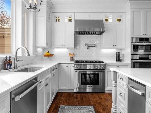 109 Thompson Ave, Westwood, MA 02090
