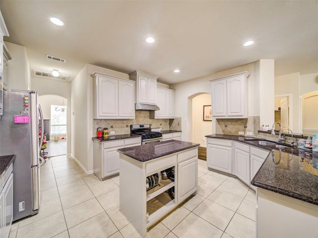 324 Enid Drive, Lewisville, TX 75056