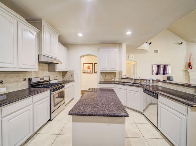 324 Enid Drive, Lewisville, TX 75056