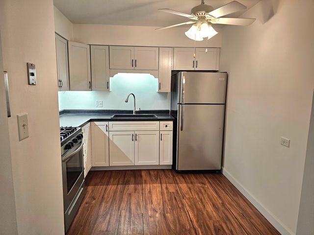350 Brainerd Avenue 6A, Libertyville, IL 60048