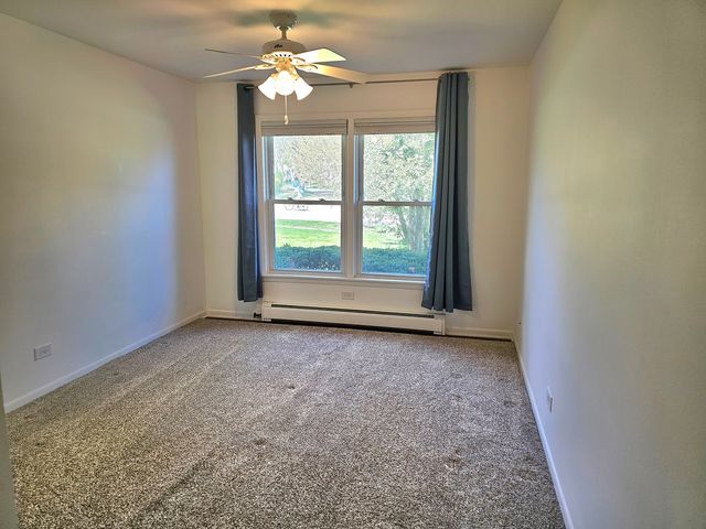 350 Brainerd Avenue 6A, Libertyville, IL 60048
